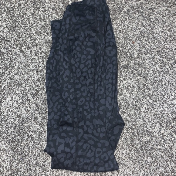 black cheetah print leggings - Picture 2 of 4